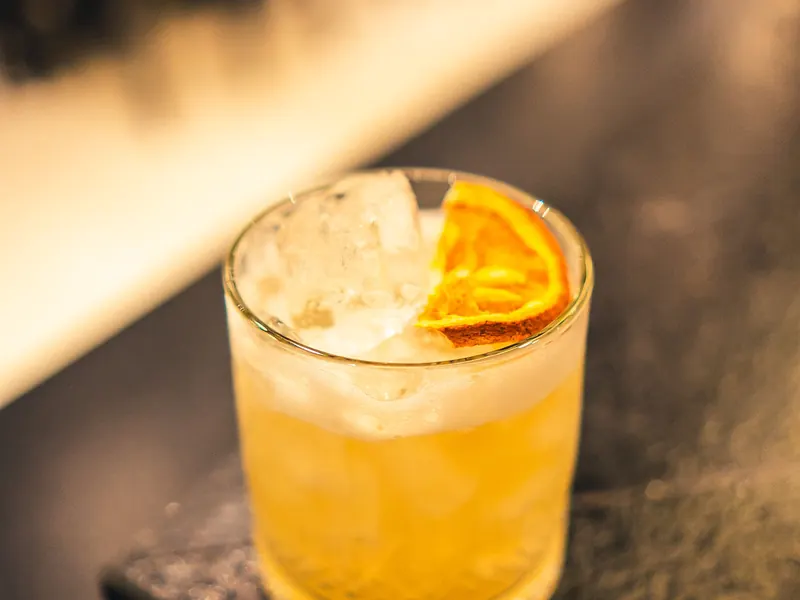 Drink autoral servido no bar do Vera Sushi Lounge